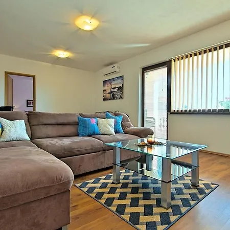 Lukas Apartment *