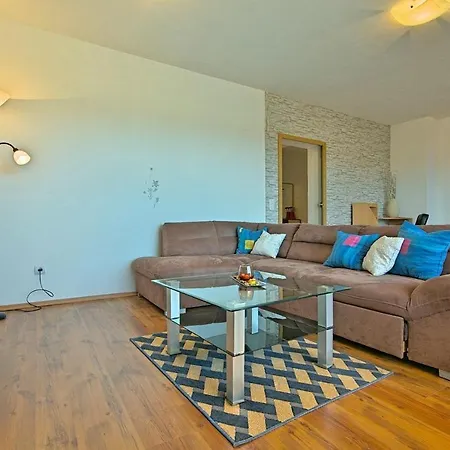 Lukas Apartment *